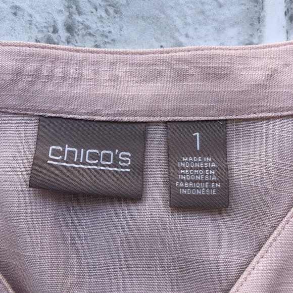 Chicos Size 1 (US 8)  Blush Pink V-Neck Button Front Blouse 3/4 Ruffled Sleeves - Picture 4 of 13